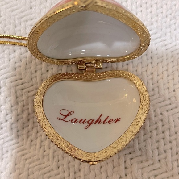 Valerie Parr Hill locket box ornament - Picture 2 of 2